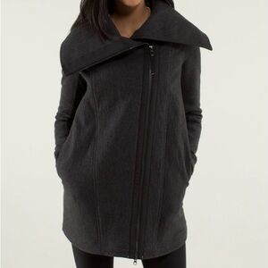 🎉Lululemon Virasana Blanket Wrap
Heathered Black / Black Jacket!